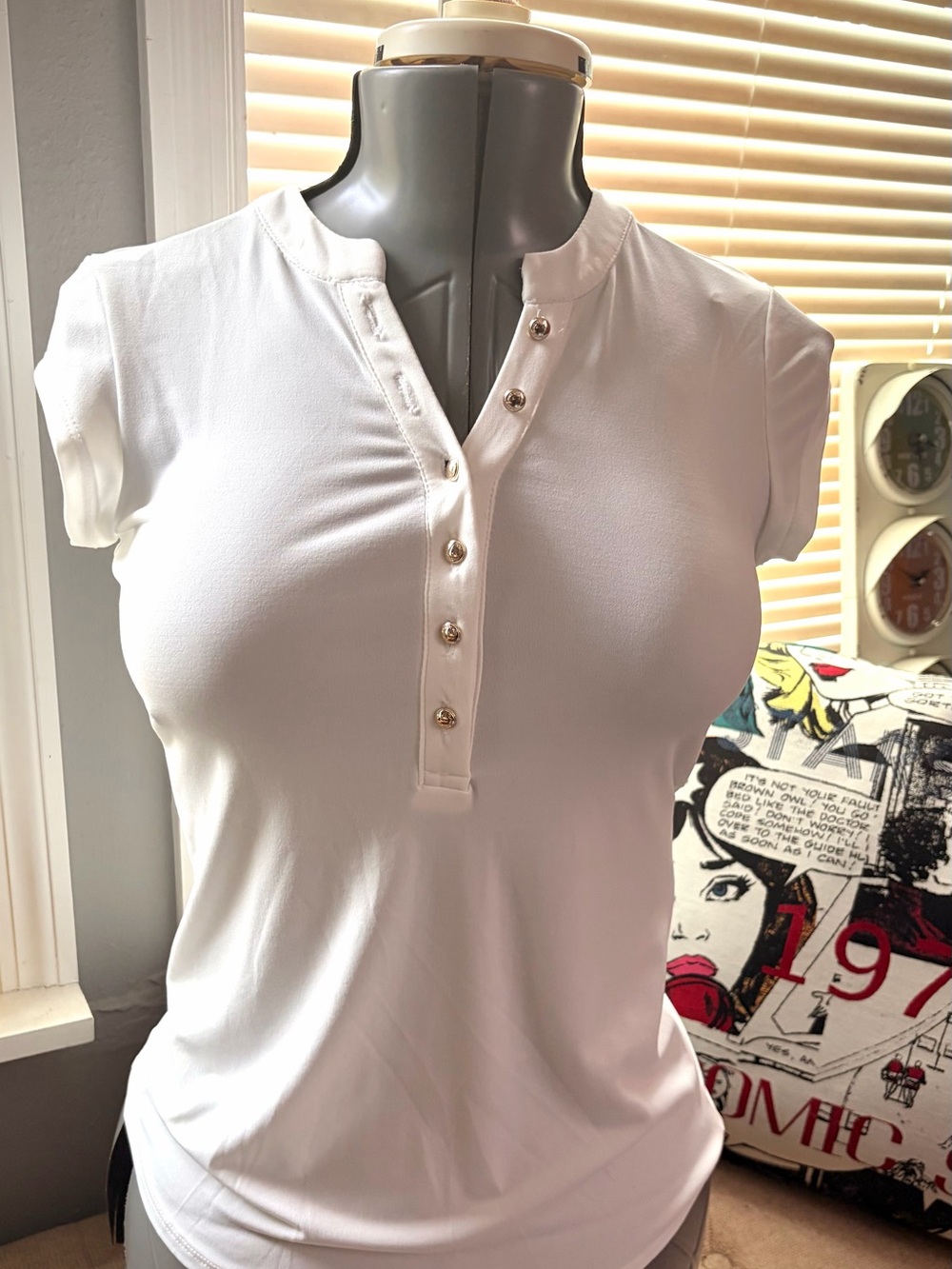 Carmen Marc Valvo White Short Sleeve Button Henley Top